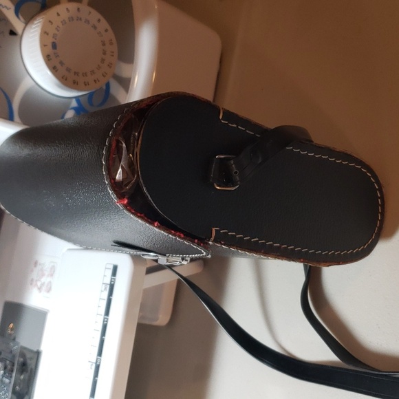 BINOCULARS - Picture 16 of 17